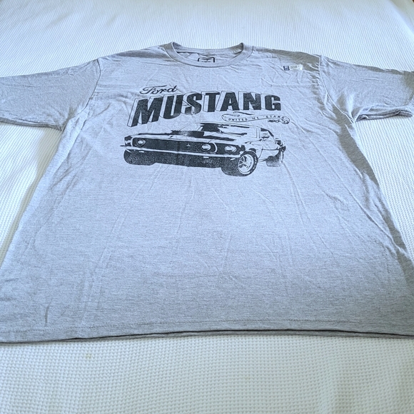 Official Licensed Ford Mustang🐎 Graphic Tee👕 - NWT - Picture 11 of 12
